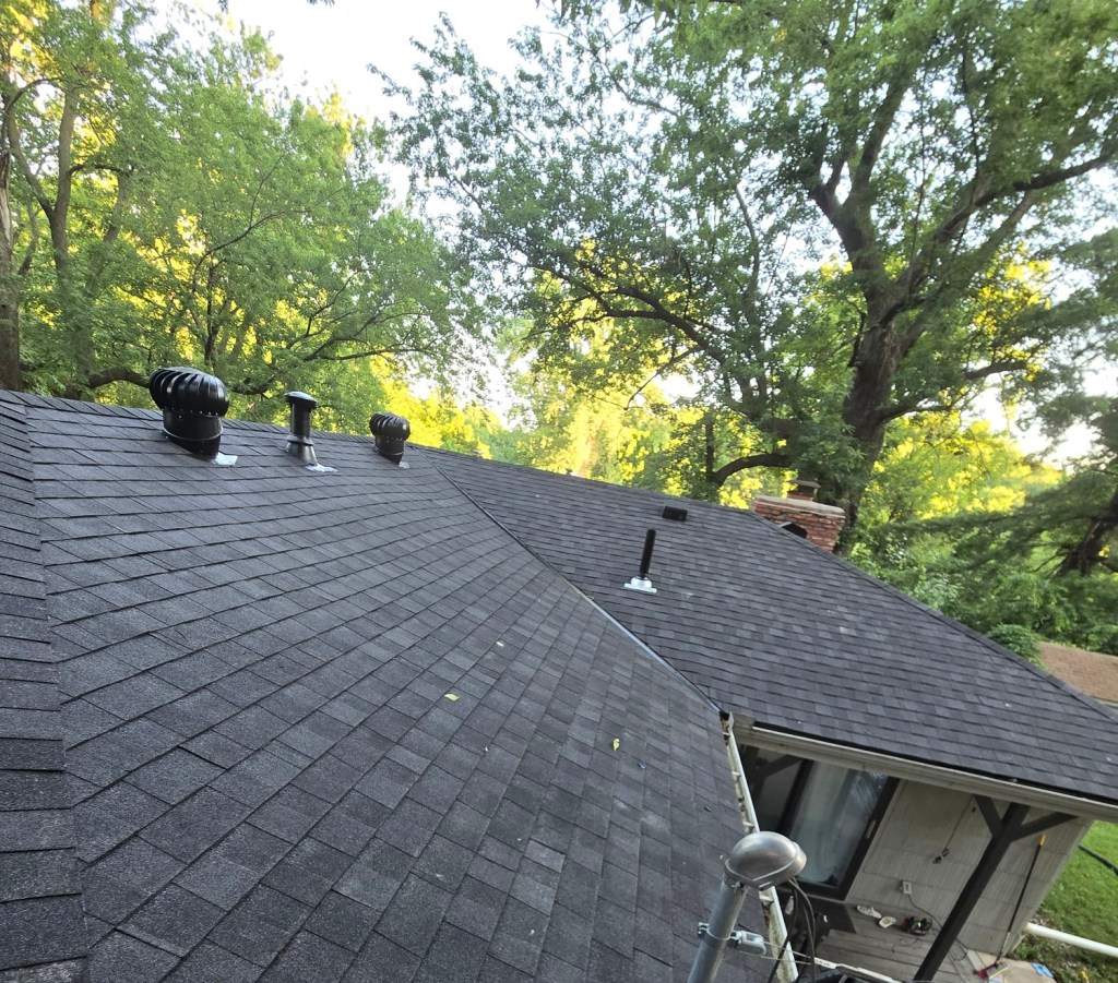 New asphalt shingle roof with ridge vents installed by Advance Construction Pros in Kansas City, Kansas